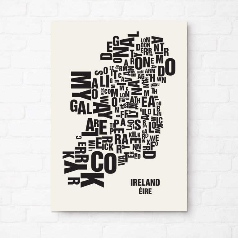 Typografische Landkarte von IRLAND aus den Namen der Grafschaften – handgedruckter Siebdruck der Serie Buchstabenorte