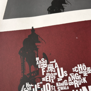 Detailaufnahme eines dreifarbigen Siebdrucks aus einer Kleinserie eines Buchstabenortes