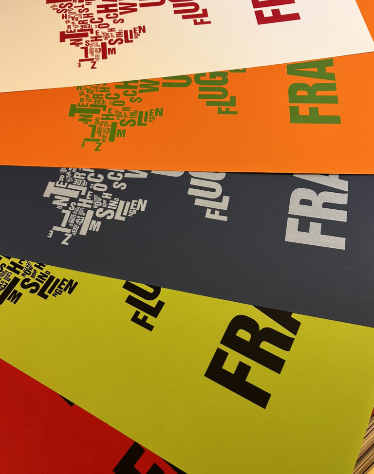 Detailansicht von verschiedenen Siebdrucken in diversen Farben vom Buchstabenort Frankfurt